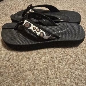 The Healing Sole by Dr. Meredith Warner Original Flip Flops Leopard Women's 9